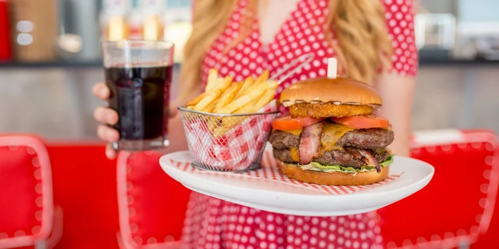 Chuť pravých amerických burgerov aj s hranolčekmi a nápojom v retro podniku Hailey´s