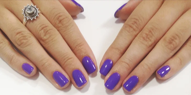 Dokonalá japonská manikúra či CND Shellac v salóne IRIS