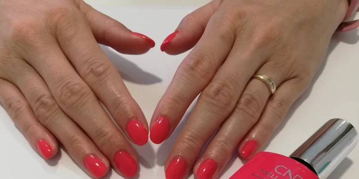 Dokonalá japonská manikúra či CND Shellac v salóne IRIS