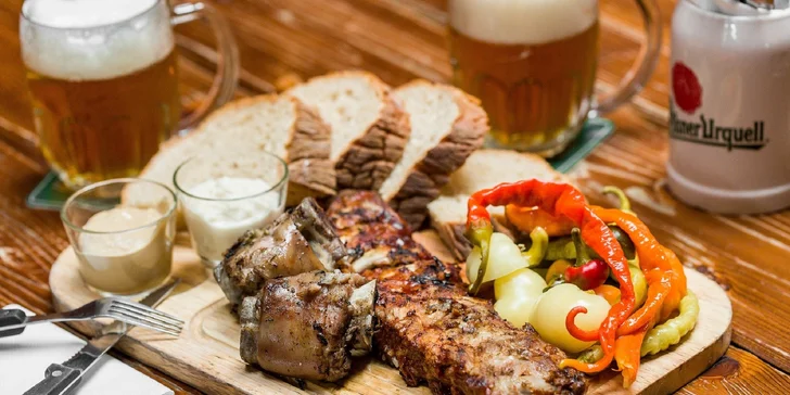 Rebrá, pečené kolienka a pivo k tomu!