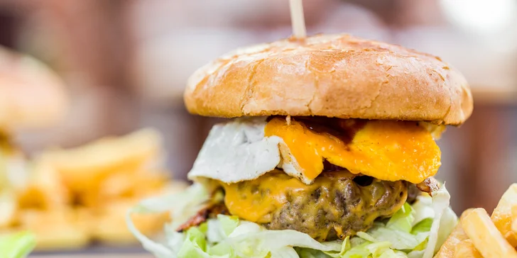 Burger s hranolčekmi a domácou majonézou pre 2 osoby