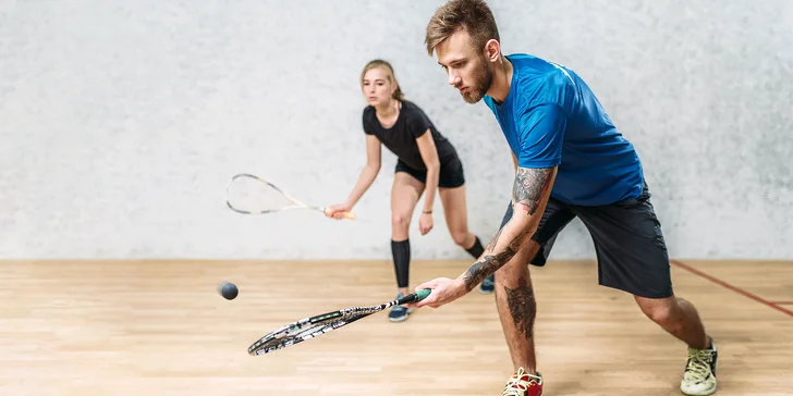 Squash na profesionálnych kurtoch – požičanie rakety a loptičky v cene