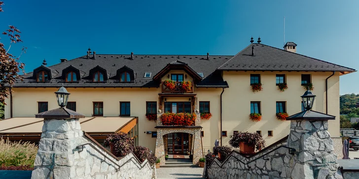Pobyt s privátnym wellness a polpenziou v penzióne Chateau Hunting***