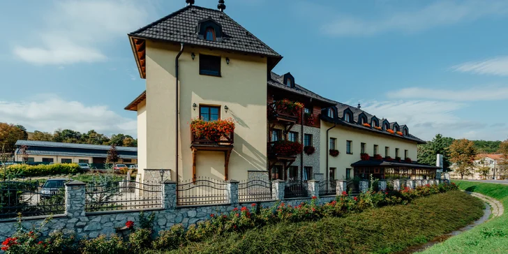 Pobyt s privátnym wellness a polpenziou v penzióne Chateau Hunting***