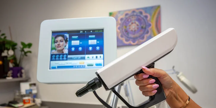 Laserová karbónová rejuvenizácia pleti či medicínska frakčná mikroihličková rádiofrekvencia s LED maskou