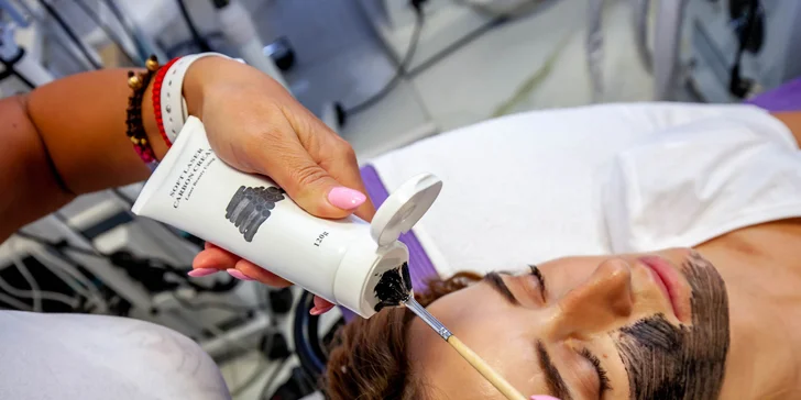 Laserová karbónová rejuvenizácia pleti či medicínska frakčná mikroihličková rádiofrekvencia s LED maskou