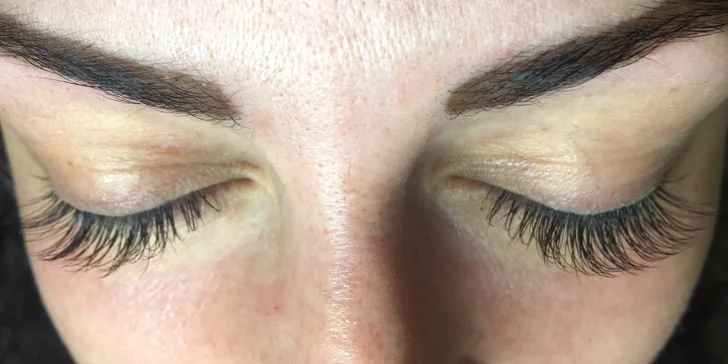 3D hodvábne mihalnice a úprava obočia v salóne Eyebrows by Sandra