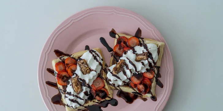Waffle a palacinky s Kinder, Oreo, Snickers či inými náplňami a nápojom