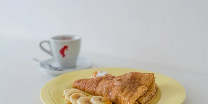 Waffle a palacinky s Kinder, Oreo, Snickers či inými náplňami a nápojom