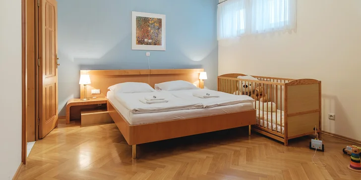 Moderne zariadené apartmány vo Ville Marion - kúpeľné mestečko, raňajky a vstup do wellness