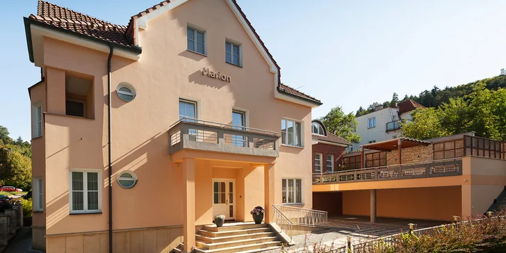 Moderne zariadené apartmány vo Ville Marion - kúpeľné mestečko, raňajky a vstup do wellness