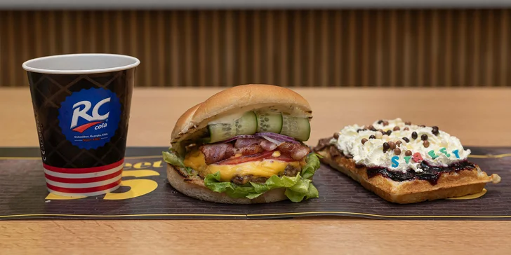 Burger, japonská palacinka alebo belgická vafľa + bezodný nápoj