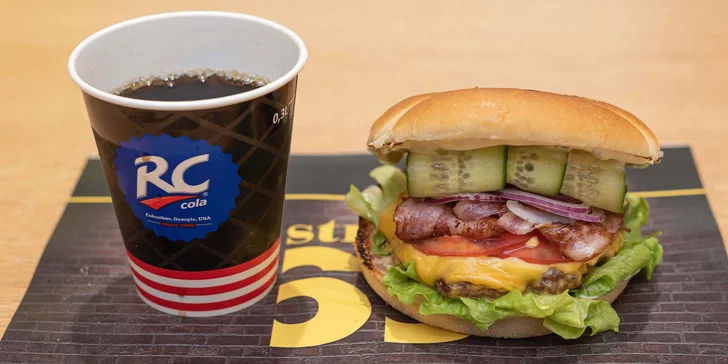 Burger, japonská palacinka alebo belgická vafľa + bezodný nápoj