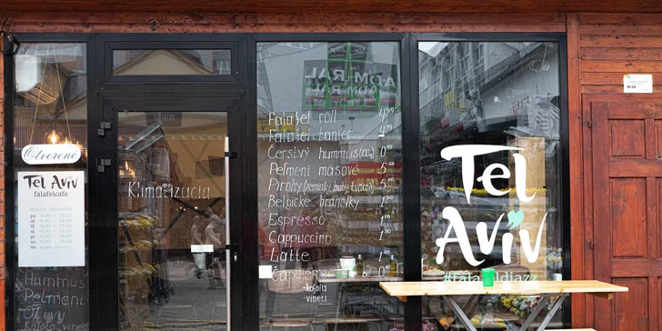 Hummus so šalátom alebo falafelom, pelmeni alebo pirohy