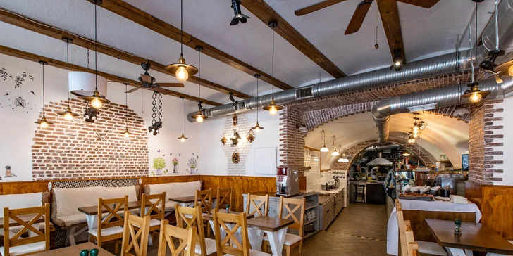 Neapolská pizza + pivo alebo víno: pre 1 alebo 2 osoby