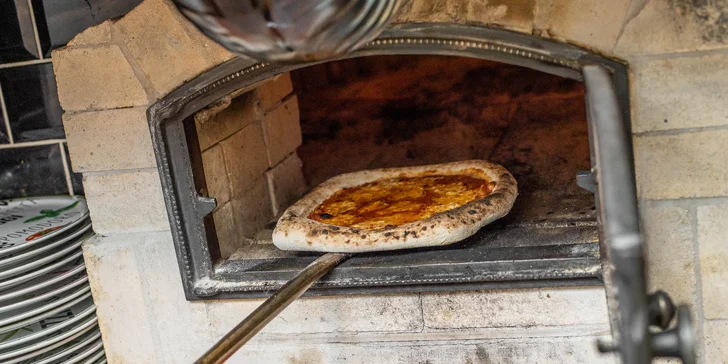 Neapolská pizza + pivo alebo víno: pre 1 alebo 2 osoby