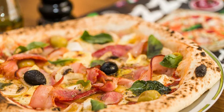 Neapolská pizza + pivo alebo víno: pre 1 alebo 2 osoby