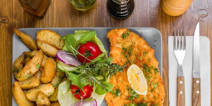 Farmburger alebo hlavné jedlo podľa výberu + nápoj: pre 1 alebo 2 osoby