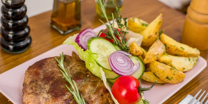 Farmburger alebo hlavné jedlo podľa výberu + nápoj: pre 1 alebo 2 osoby