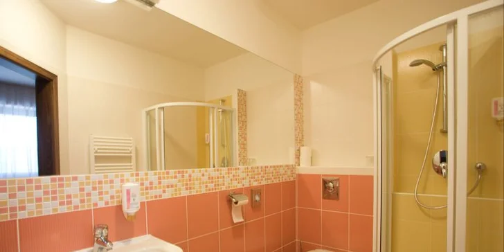 Komfortný pobyt vo Vyškove: elegantné ubytovanie, bohatá polpenzia a privátne wellness