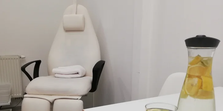 Gél lak a manikúra s parafínovým zábalom alebo pedikúrou