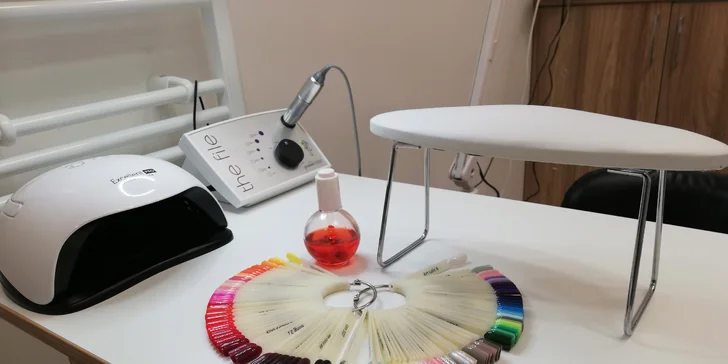 Gél lak a manikúra s parafínovým zábalom alebo pedikúrou
