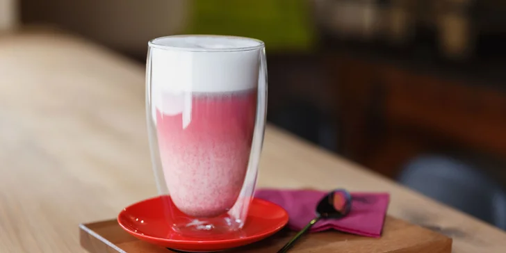 Netradičné latte, káva a osviežujúce miešané drinky v centre Banskej Bystrice