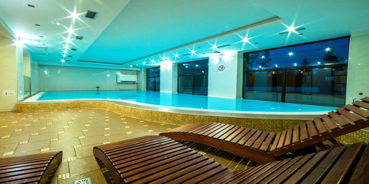 Aktívna dovolenka v modernom 4* rezorte pri Oravskej priehrade: vonkajší a vnútorný bazén, saunový svet aj športové plochy