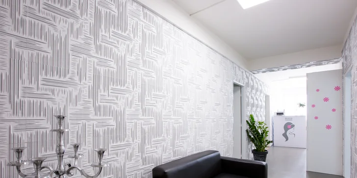 Výplň pier, contouring kyselinou alebo redukcia vrások pomocou Botoxu