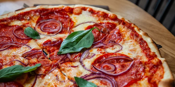 Vynikajúci burger či pizza s nápojom v novootvorenej reštaurácii Pinus