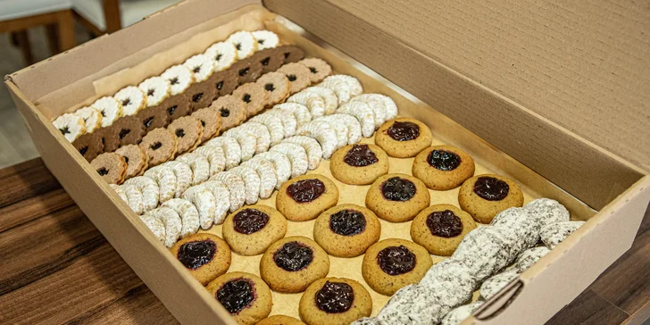 Chutné 1,5-kilové balenie vianočných či lineckých koláčikov