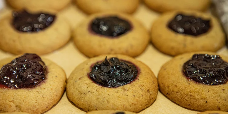 Chutné 1,5-kilové balenie vianočných či lineckých koláčikov