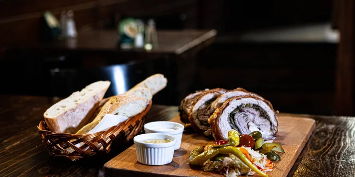 Voňavá porchetta s kyslou prílohou a ciabattou: hody pre 3 - 4 osoby