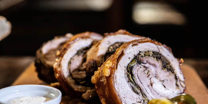 Voňavá porchetta s kyslou prílohou a ciabattou: hody pre 3 - 4 osoby