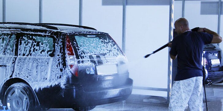 Ručné umytie interiéru a exteriéru auta alebo čistenie a kontrola klimatizácie