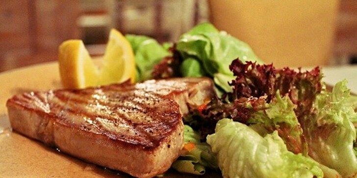 Mušketierske steaky z hovädzieho mäsa alebo tuniaka s prílohou a omáčkou