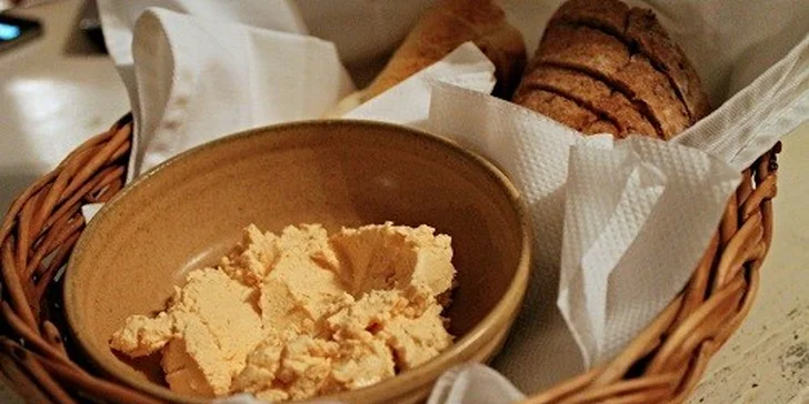 Mušketierske steaky z hovädzieho mäsa alebo tuniaka s prílohou a omáčkou