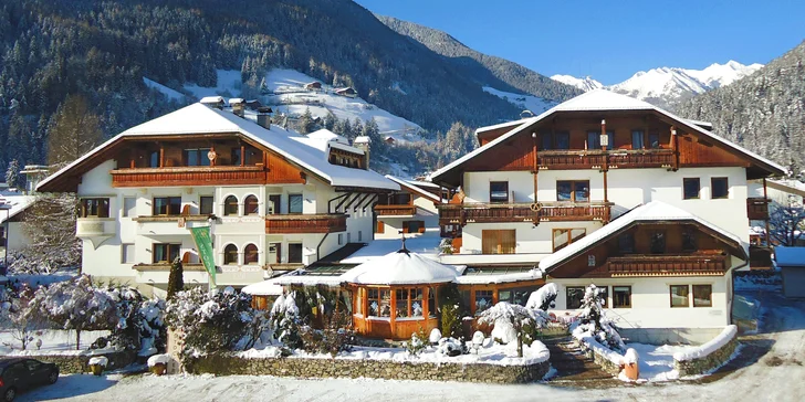 Zalyžujte si v tyrolských Alpách: hotel v blízkosti lyžiarskeho strediska, polpenzia a neobmedzený wellness