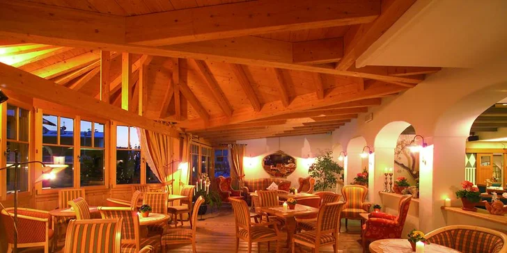 Zalyžujte si v tyrolských Alpách: hotel v blízkosti lyžiarskeho strediska, polpenzia a neobmedzený wellness