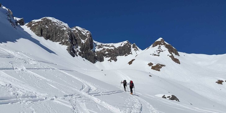 Zalyžujte si v tyrolských Alpách: hotel v blízkosti lyžiarskeho strediska, polpenzia a neobmedzený wellness
