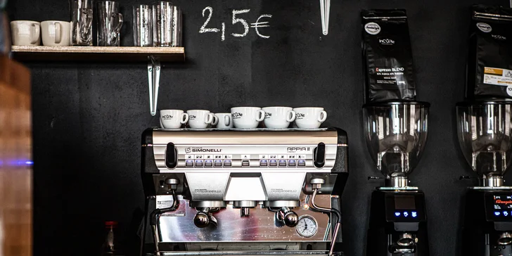 Lahodné kávy a k tomu croissant či panini v Santa Café