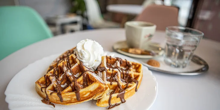 Kopčeková zmrzlina alebo waffle s polevou + káva podľa vlastného výberu