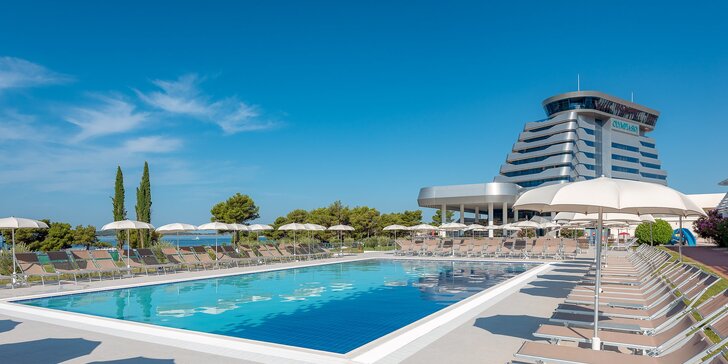 Dovolenka s raňajkami či polpenziou v chorvátskych Vodiciach: ubytovanie 300 m od pláže, vnútorný a vonkajší bazén
