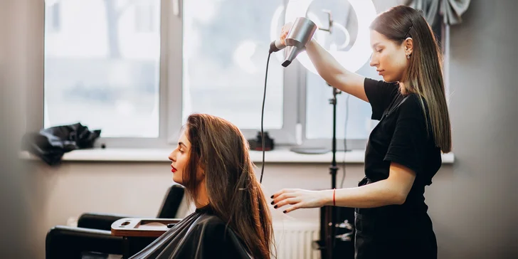 Módny strih pre dámy, pánov i deti alebo farbenie profi vlasovou kozmetikou