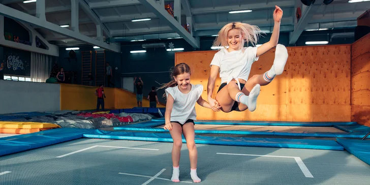 Vstupy na 60 alebo 120 minút počas víkendu do trampolínového centra JUMP IT UP