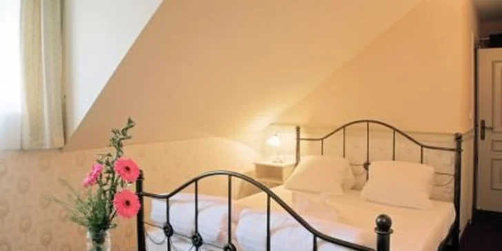 159 eur za romantický pobyt pre DVOCH na rozprávkovom zámku Kamenný Dvůr. Dobové interiéry, zámocká záhrada a slávnostná večera so zľavou 50 %