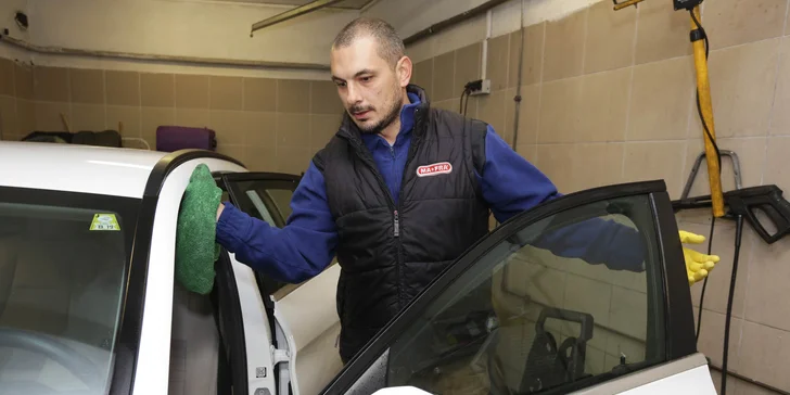 Kompletná parná dezinfekcia vášho auta zvnútra aj zvonka