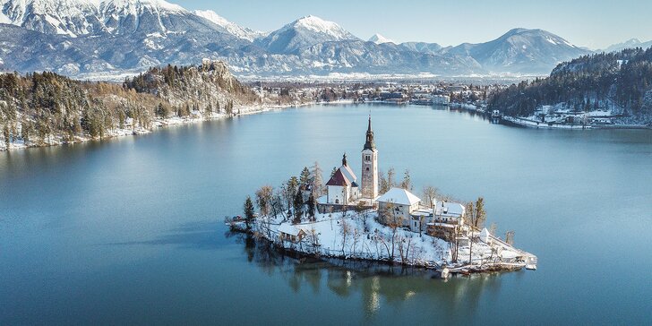 Dovolenka pri slovinskom jazere Bled: raňajky a wellness, termíny aj na Silvestra