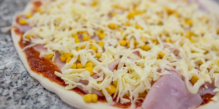 Pizza podľa vlastného výberu s donáškou