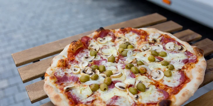 Pizza podľa vlastného výberu s donáškou